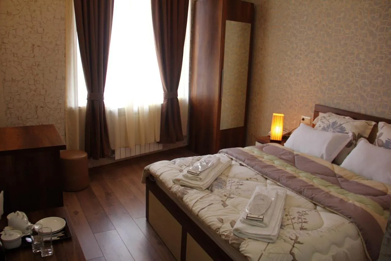 Moon Light Hotel ティビリシ